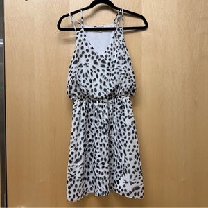 Very well taken care of m Guess dress. Looks amazing!